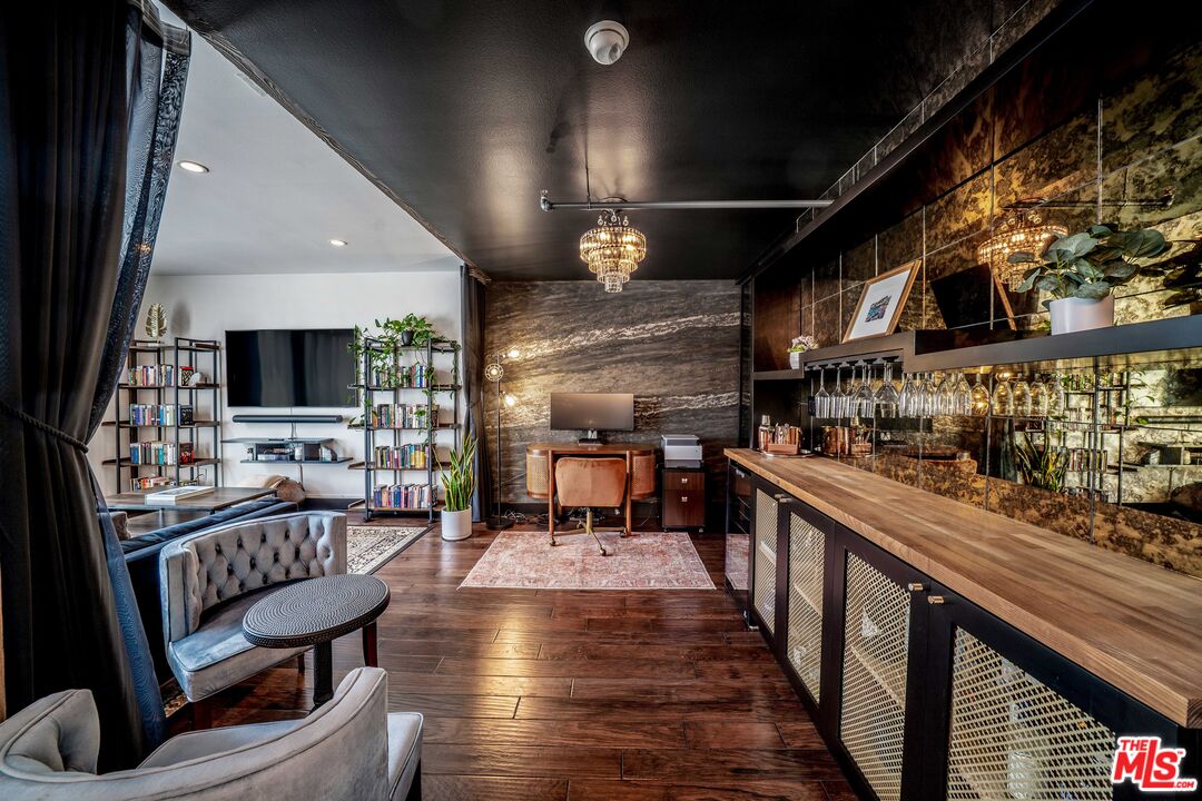 4115 Glencoe Ave Unit: 302