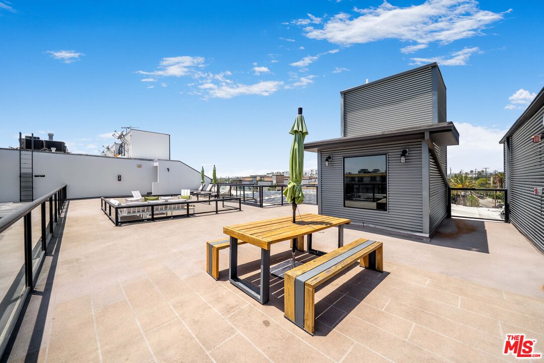 4115 Glencoe Ave Unit: 302