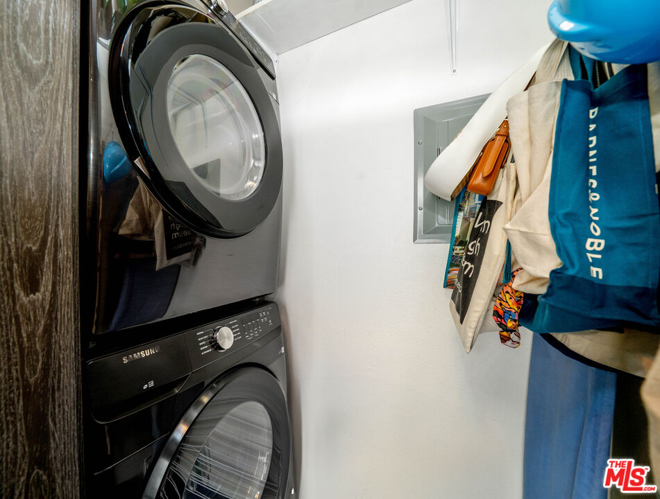 4115 Glencoe Ave Unit: 302