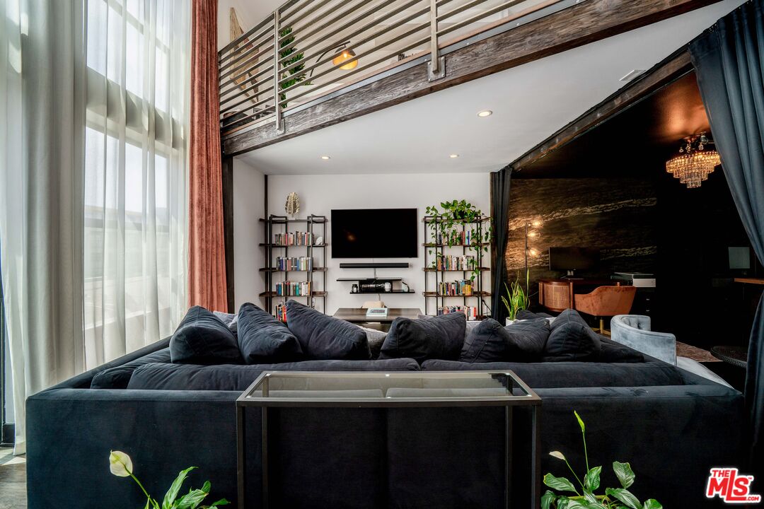 4115 Glencoe Ave Unit: 302