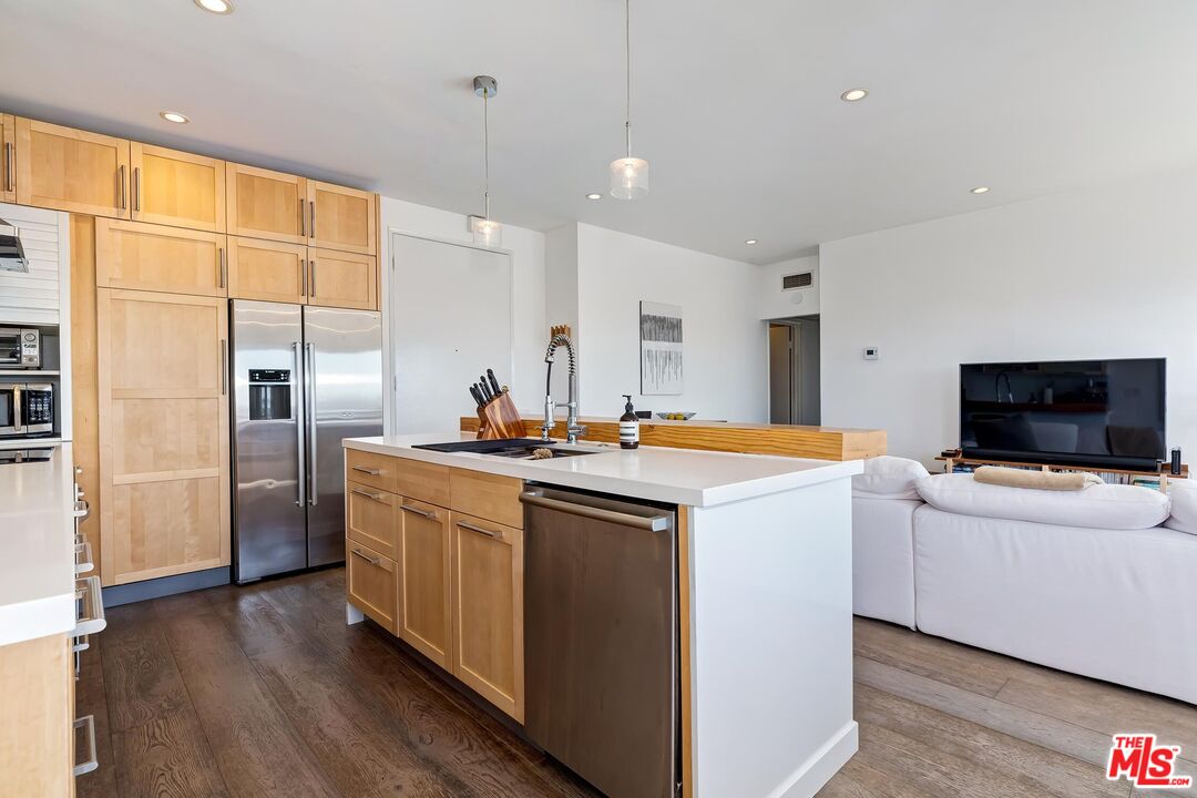 1115 S Elm Dr Unit: PH12