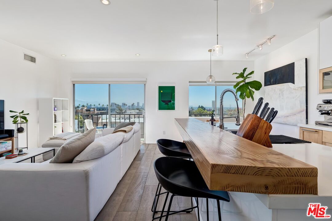 1115 S Elm Dr Unit: PH12