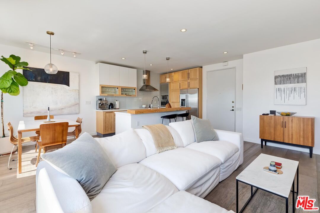 1115 S Elm Dr Unit: PH12