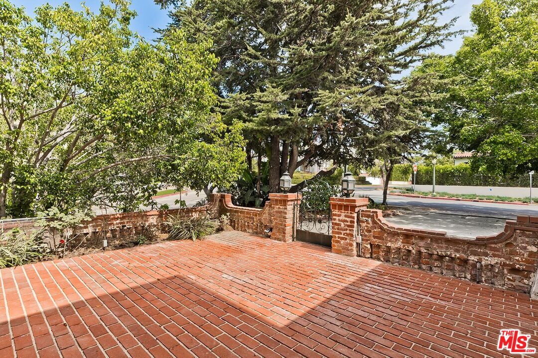 901 Malcolm Ave