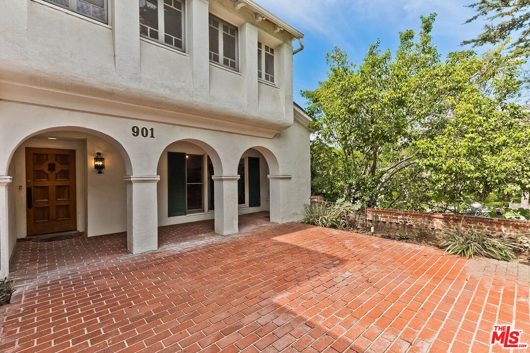 901 Malcolm Ave