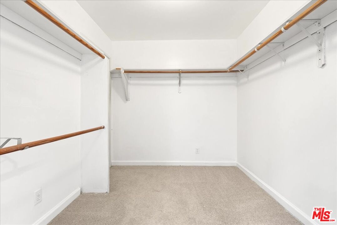 2810 Granville Ave