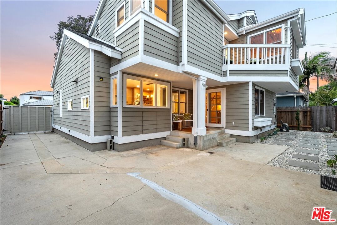2810 Granville Ave