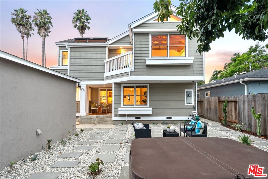 2810 Granville Ave