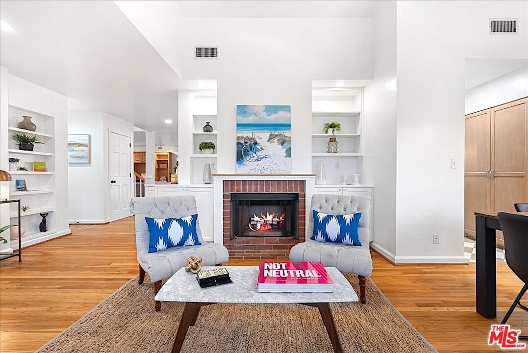 2810 Granville Ave