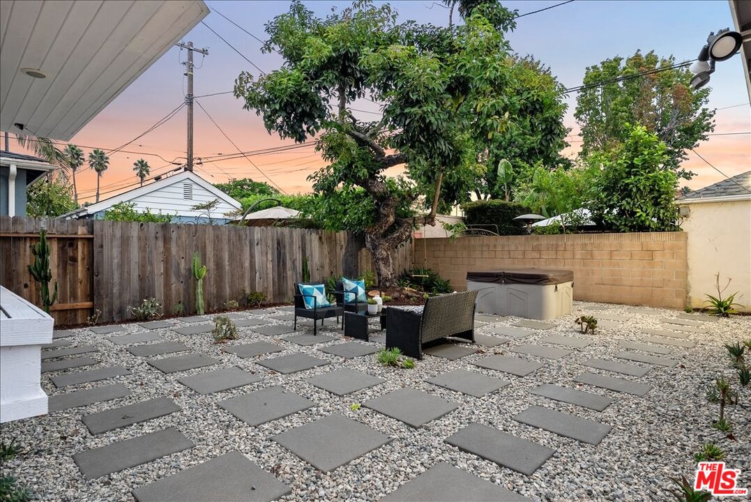 2810 Granville Ave