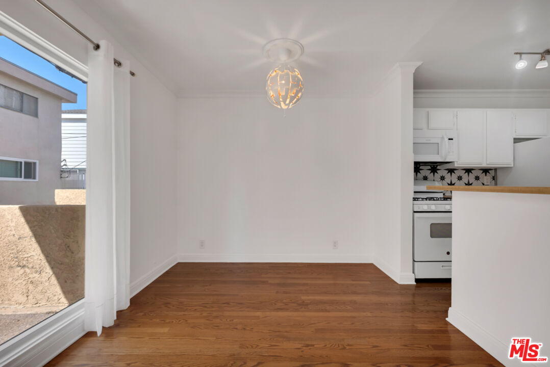 1020 Granville Ave Unit: 205