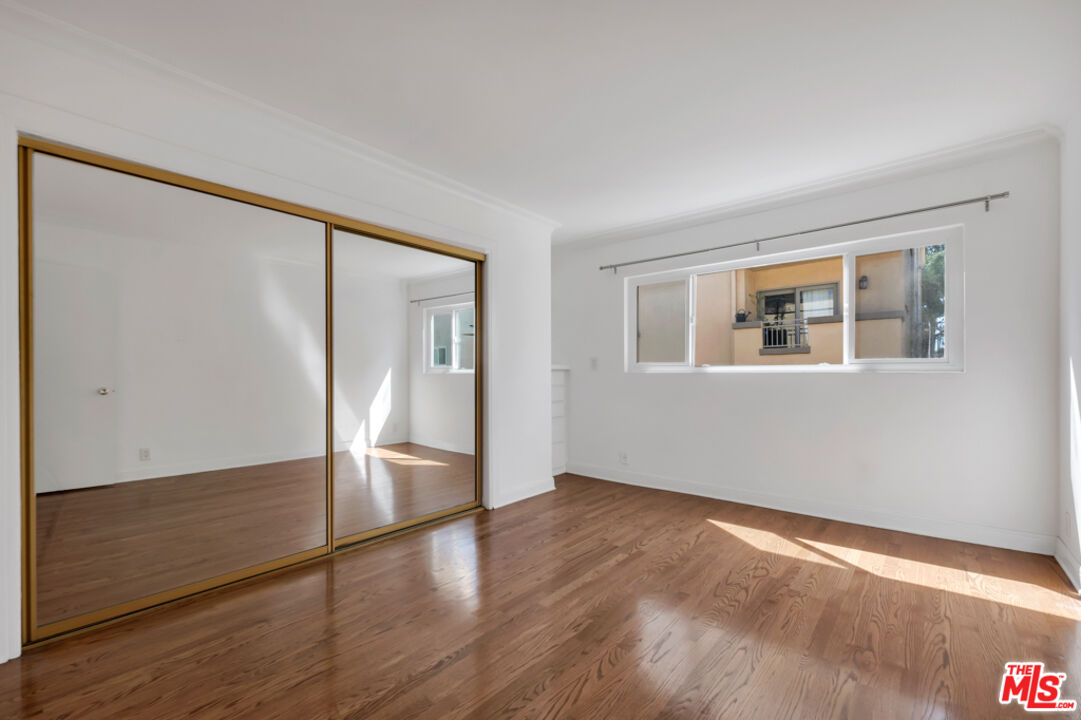 1020 Granville Ave Unit: 205