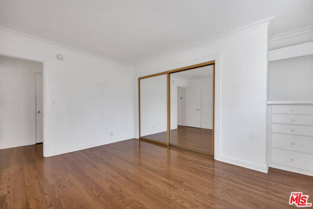 1020 Granville Ave Unit: 205