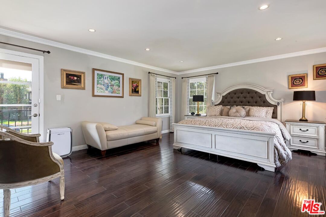 850 Thayer Ave