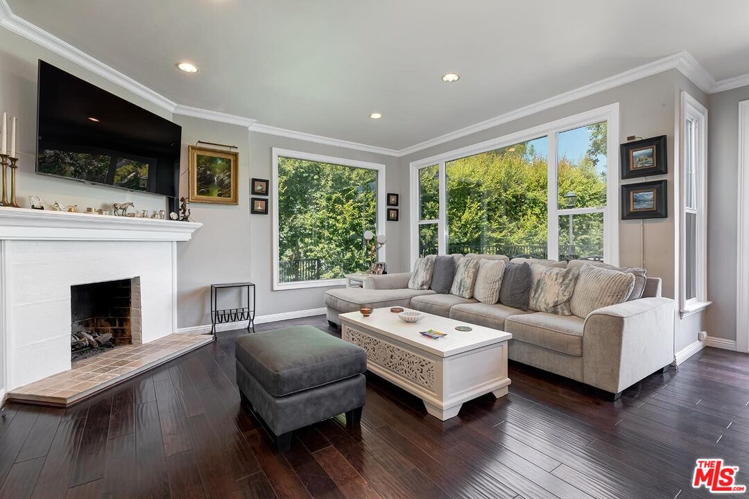 850 Thayer Ave