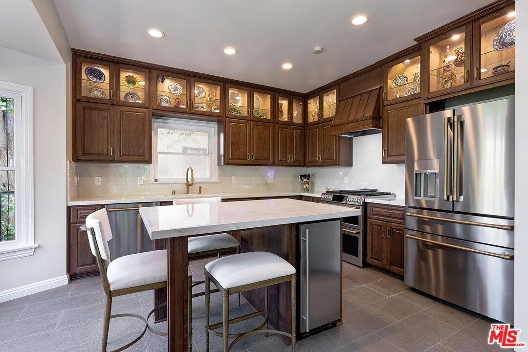850 Thayer Ave