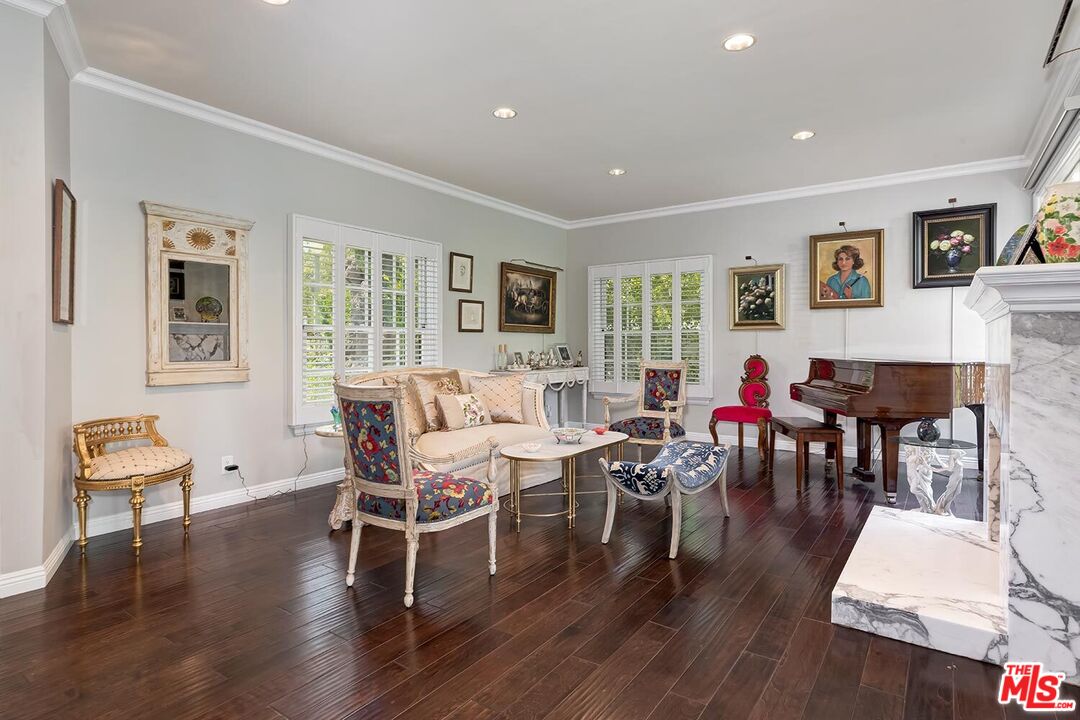 850 Thayer Ave