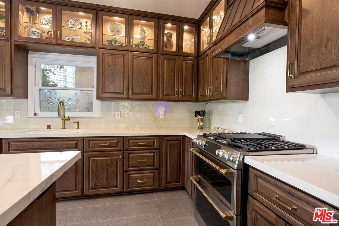 850 Thayer Ave