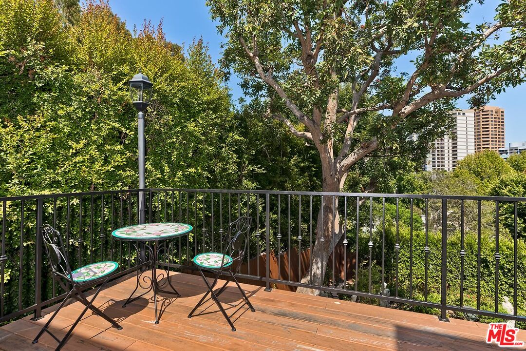 850 Thayer Ave