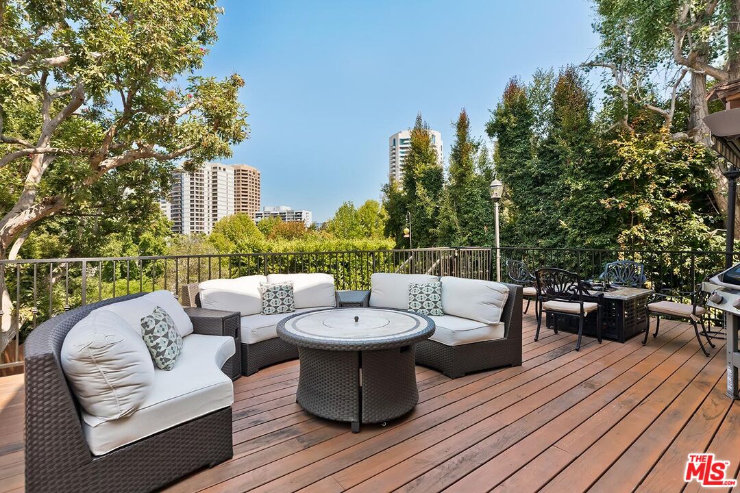850 Thayer Ave