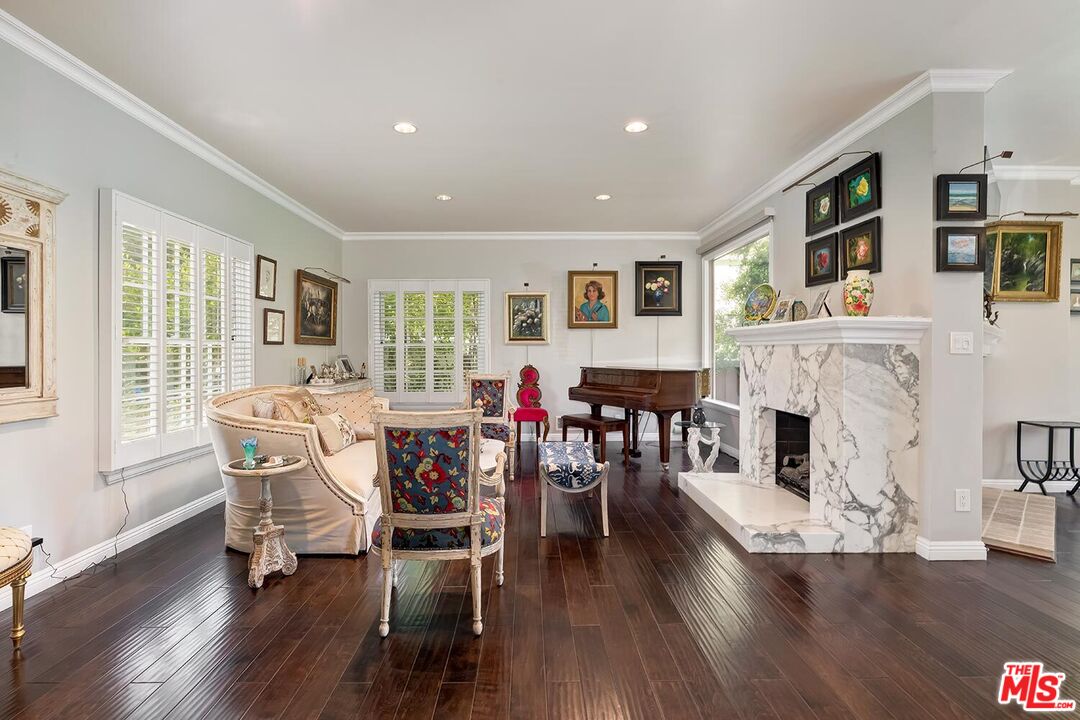 850 Thayer Ave