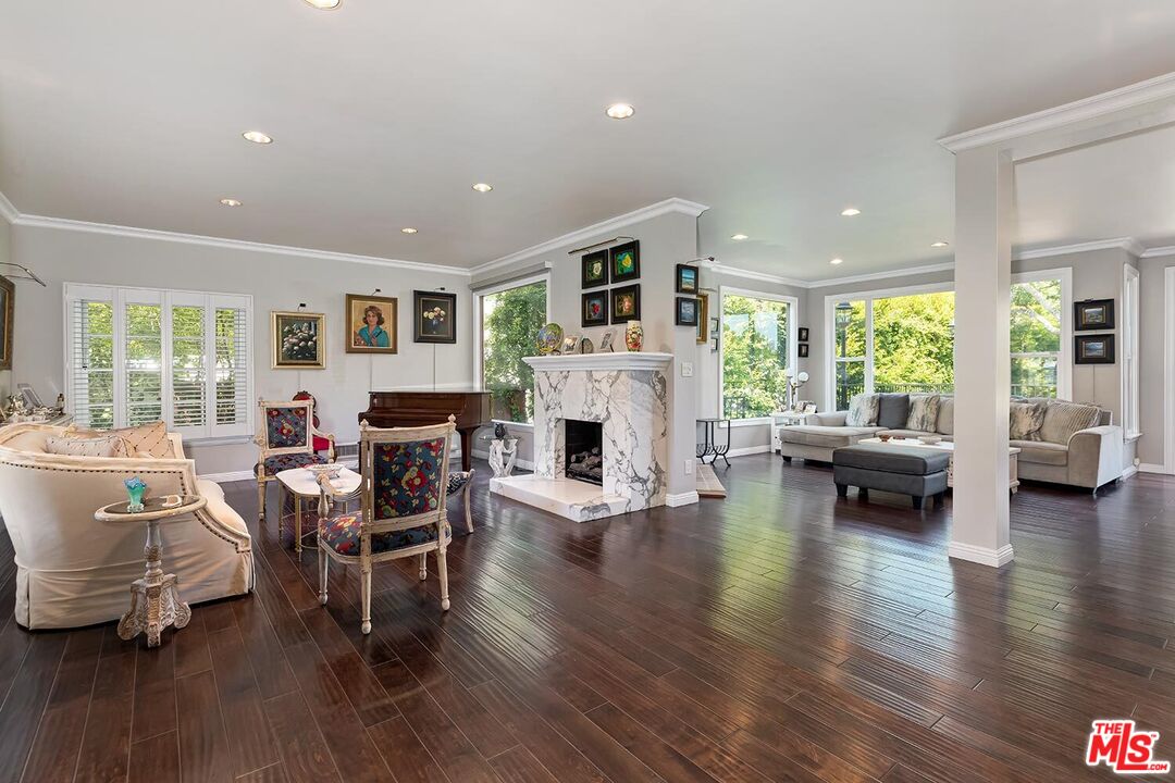 850 Thayer Ave