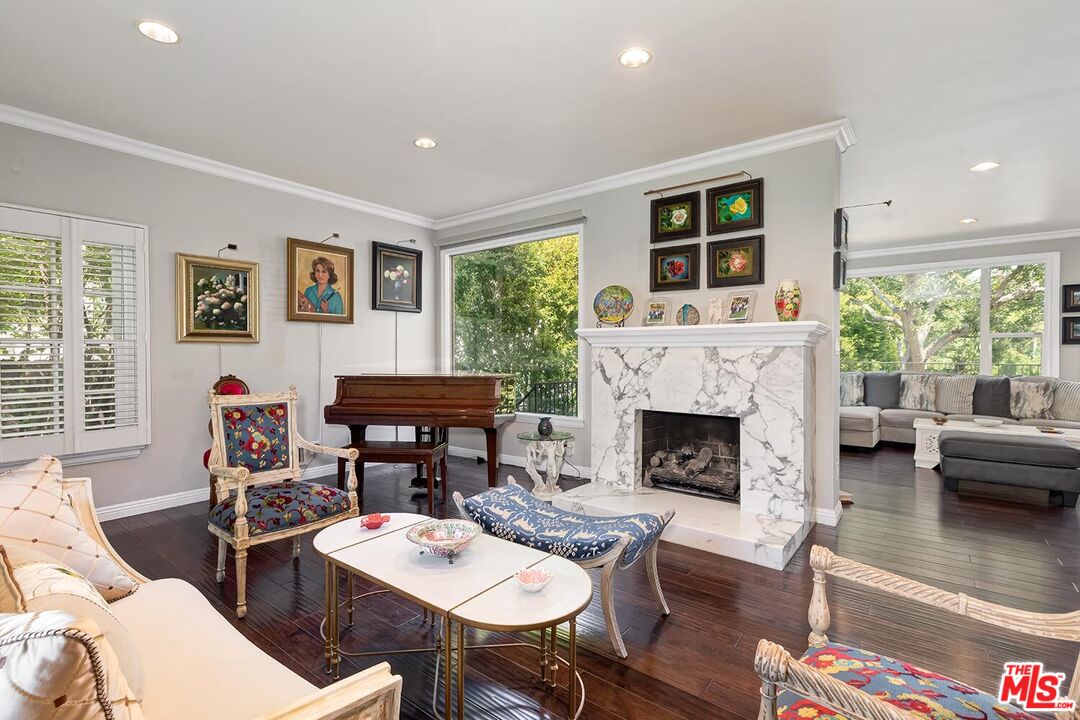850 Thayer Ave