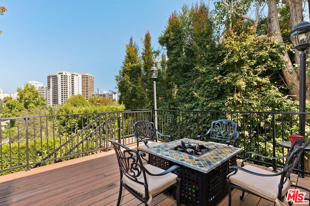 850 Thayer Ave