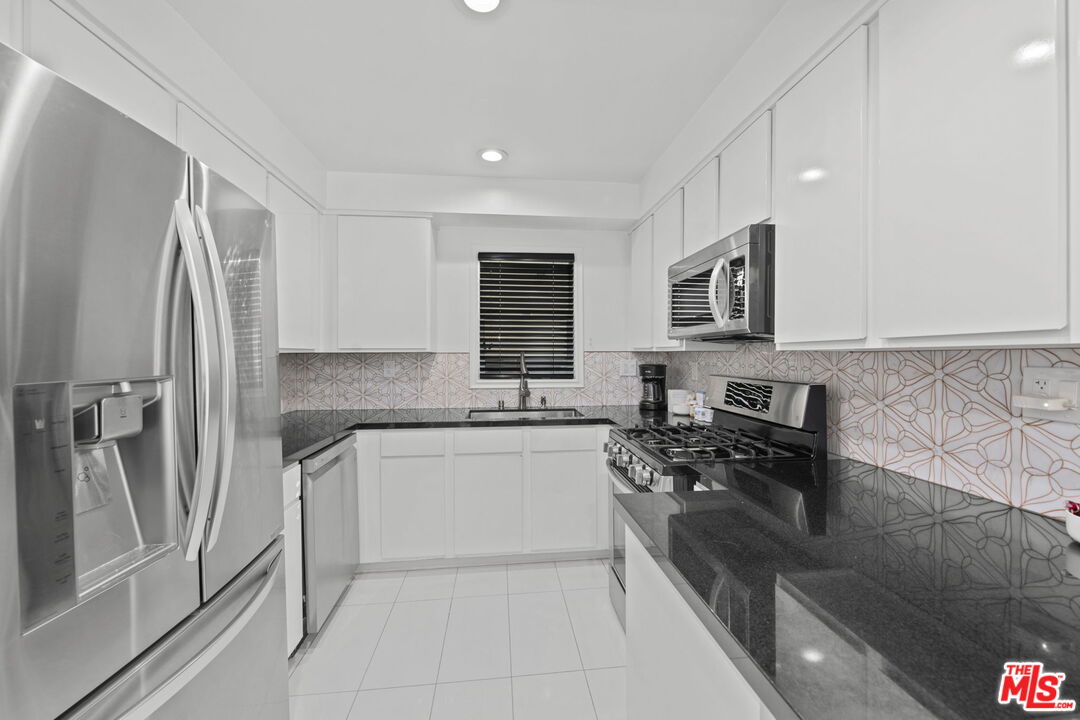 11646 Chenault St Unit: 2