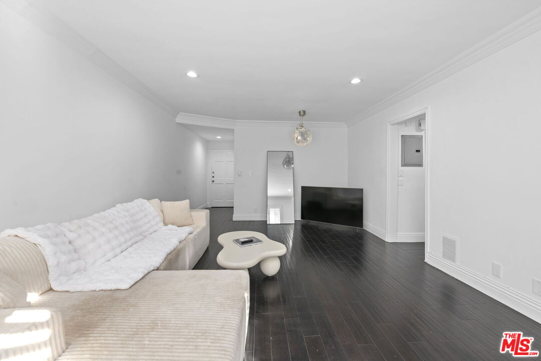 11646 Chenault St Unit: 2