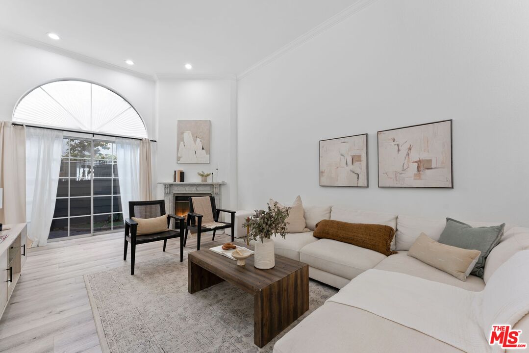 1830 Stoner Ave Unit: 4