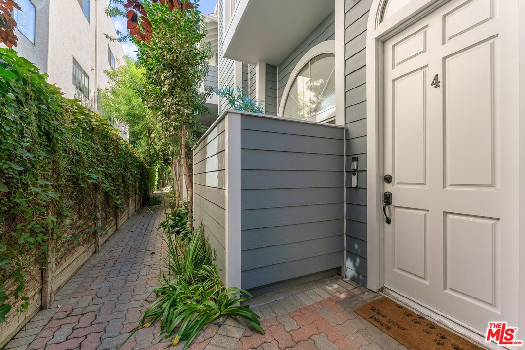 1830 Stoner Ave Unit: 4