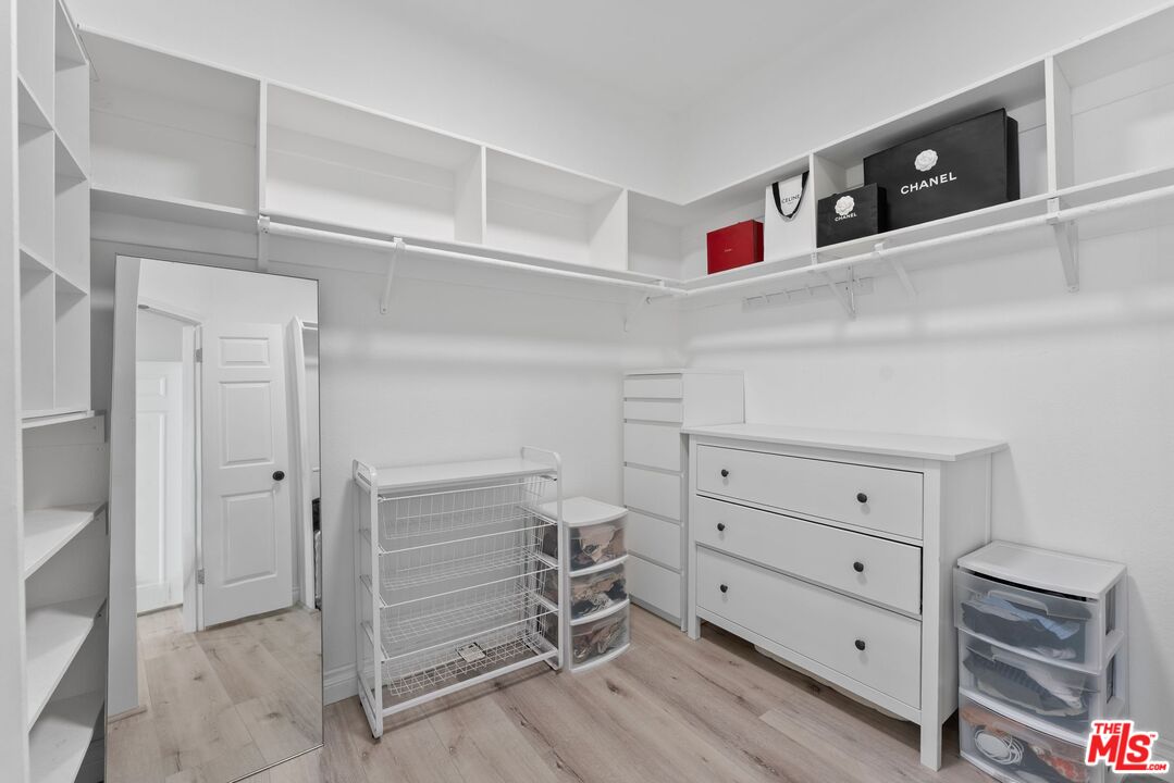 1830 Stoner Ave Unit: 4