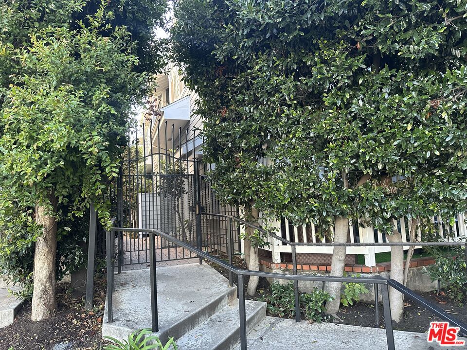 1830 Stoner Ave Unit: 4