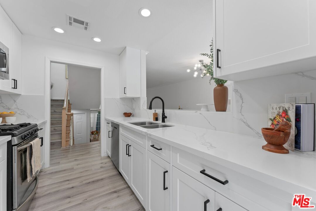 1830 Stoner Ave Unit: 4