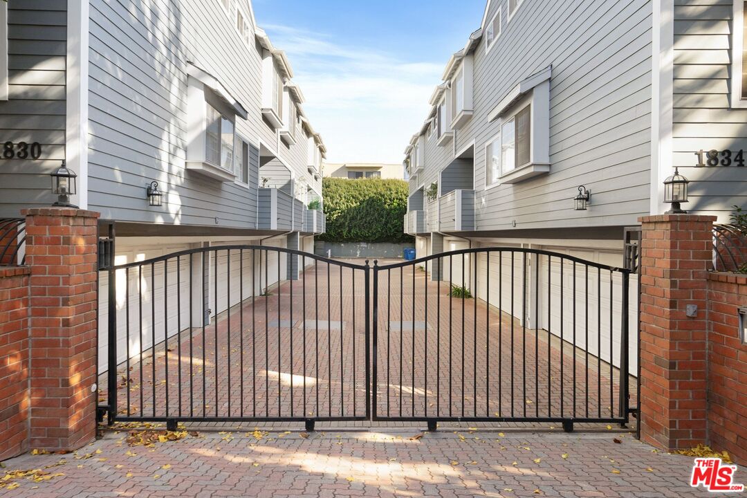 1830 Stoner Ave Unit: 4