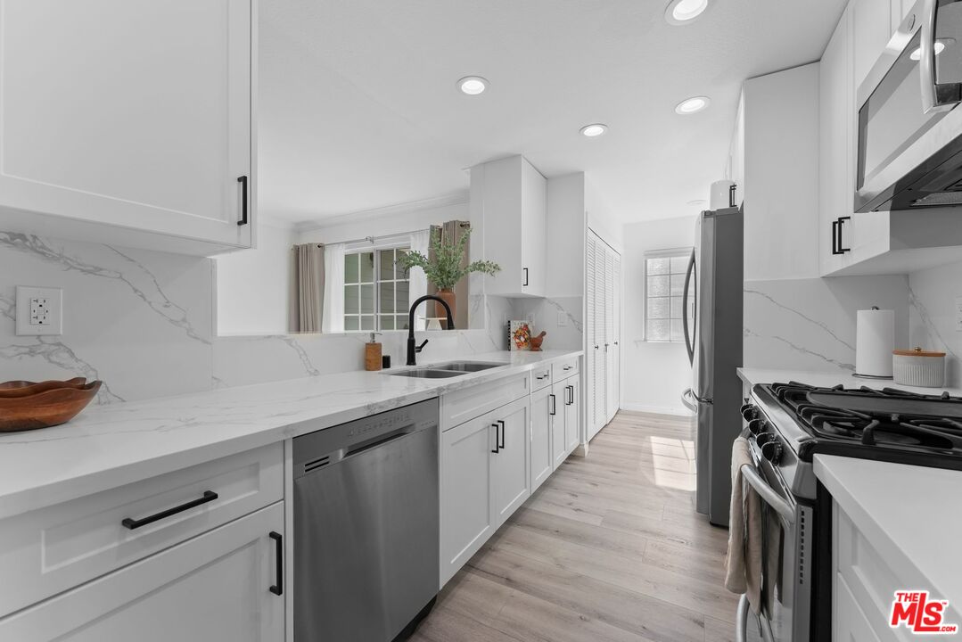 1830 Stoner Ave Unit: 4