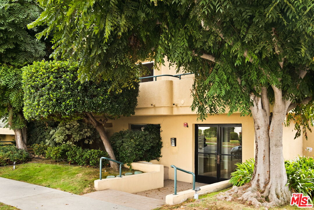 1811 Manning Ave Unit: 101