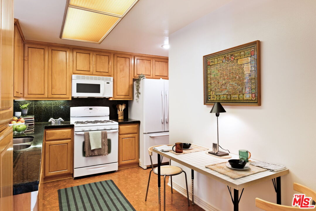 1811 Manning Ave Unit: 101