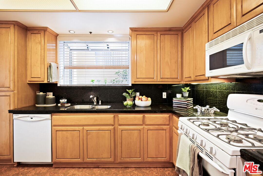 1811 Manning Ave Unit: 101