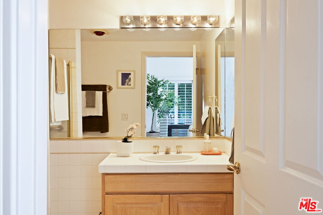 1811 Manning Ave Unit: 101