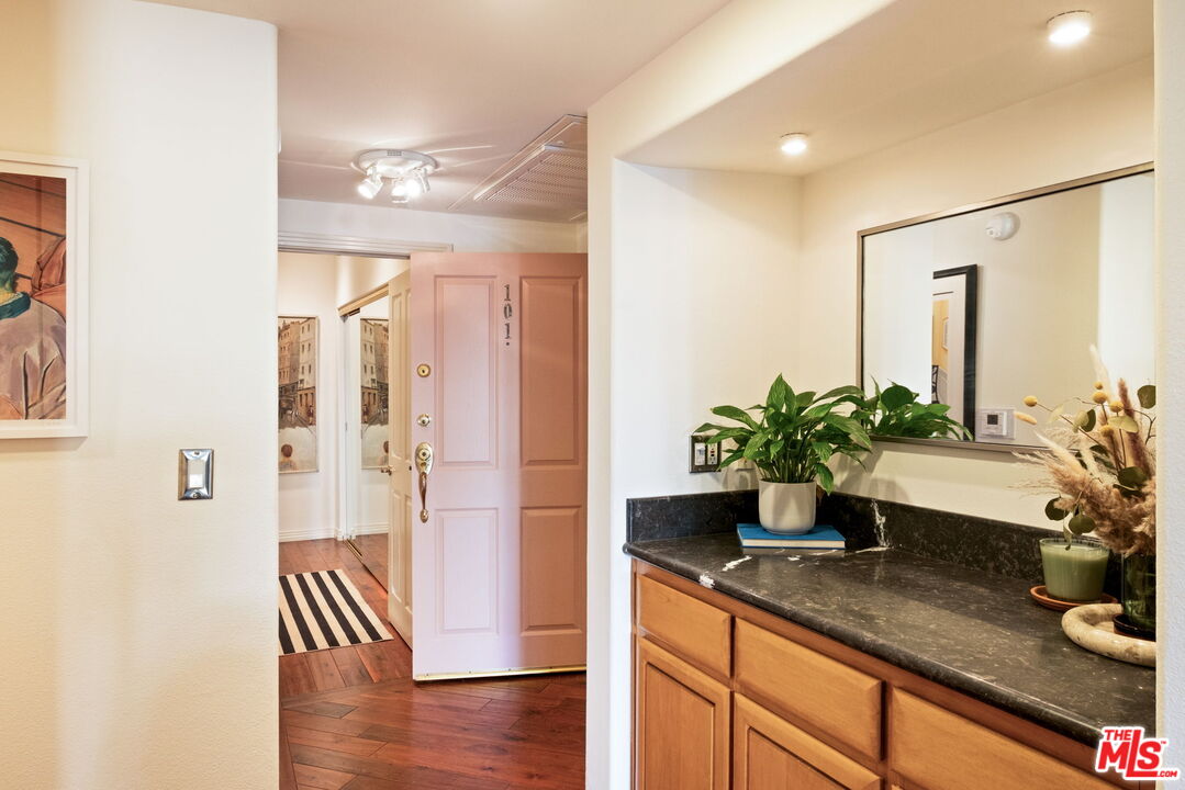 1811 Manning Ave Unit: 101