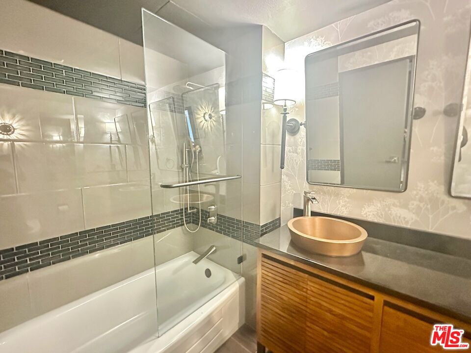 17366 W Sunset Blvd Unit: 105