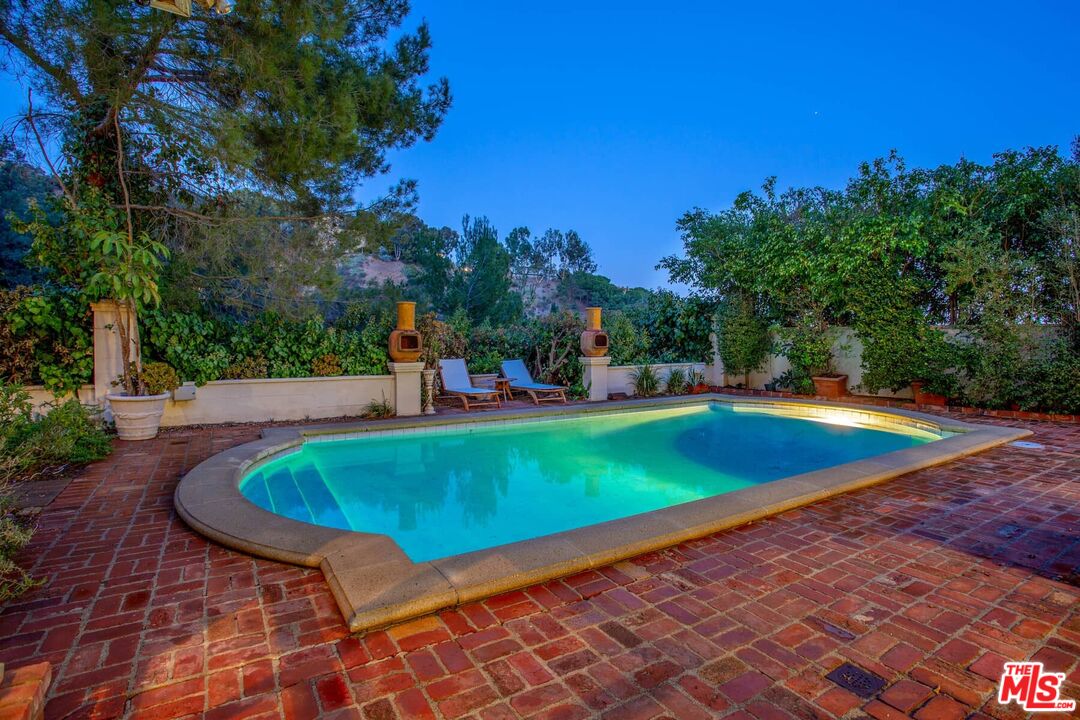 10213 Cielo Dr