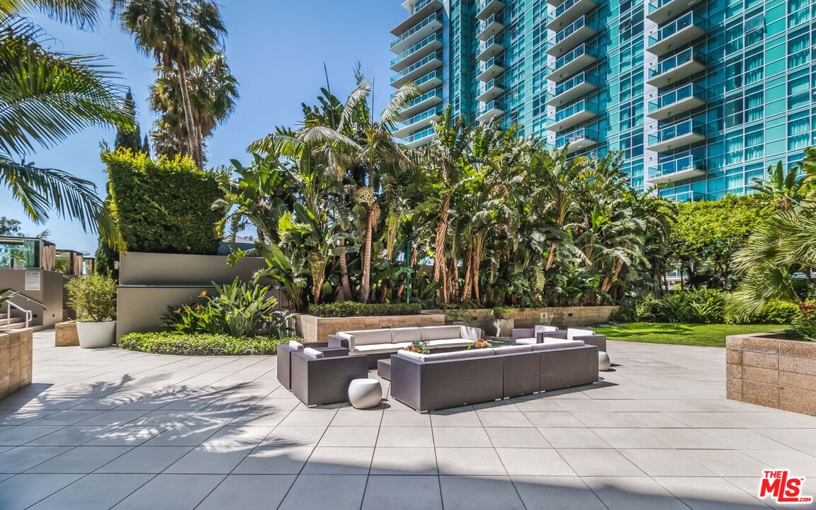 13650 Marina Pointe Dr Unit: 403