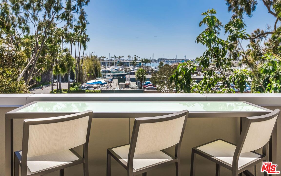 13650 Marina Pointe Dr Unit: 403