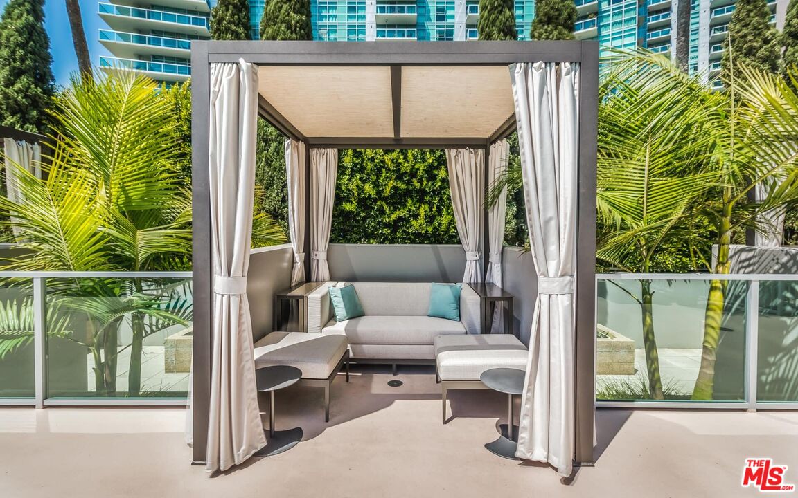 13650 Marina Pointe Dr Unit: 403