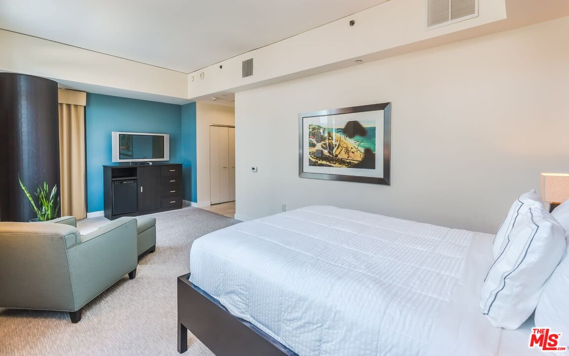 13650 Marina Pointe Dr Unit: 403