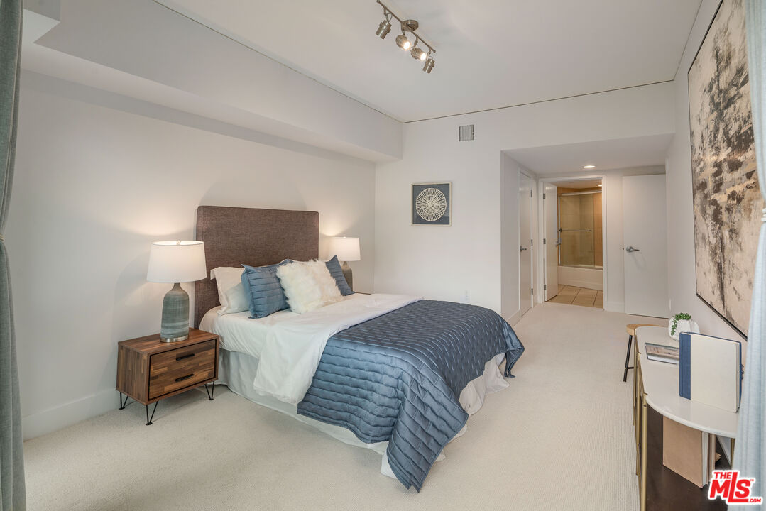 13650 Marina Pointe Dr Unit: 403