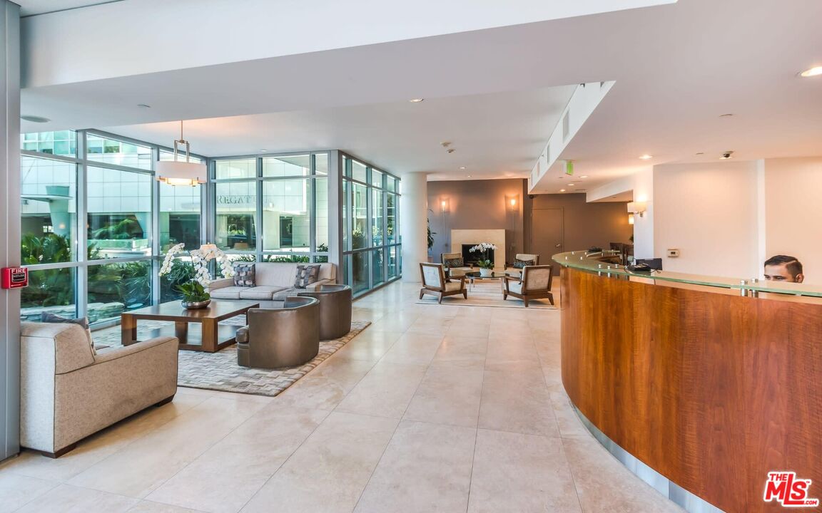 13650 Marina Pointe Dr Unit: 403